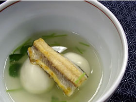 白玉だんごの銀あんかけ