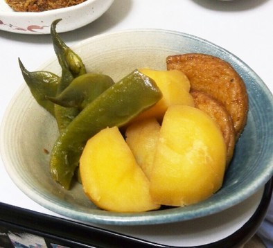 モロッコいんげんとジャガ芋と平天の煮物の写真