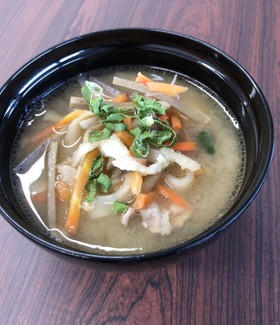 乾燥野菜の旨み出汁の効いた豚汁