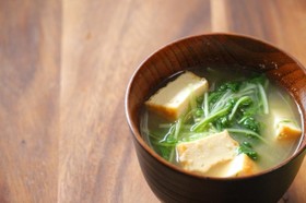 水菜と厚揚げの味噌汁