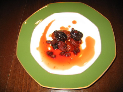 ドライフルーツの赤ワイン煮　シナモン風味の写真