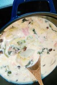 STAUB白菜と桜えびの豆乳の温かスープ