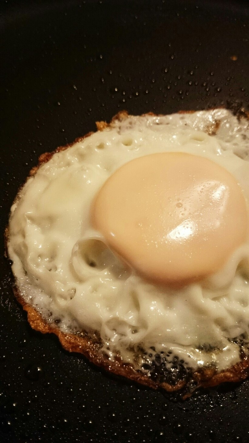 超簡単！！縁がパリパリ目玉焼きの画像