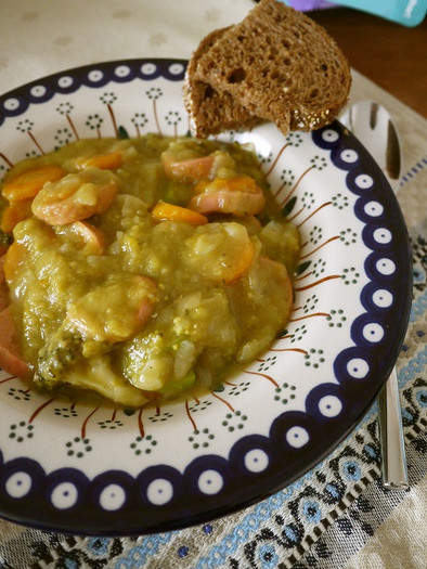 えんどう豆と野菜のスープの写真