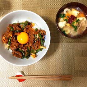 ニンニクの芽で焼肉丼♪