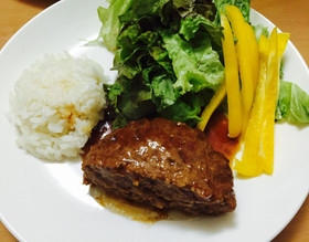 旨包ハンバーグで1プレートランチ
