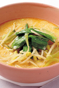 チンゲンサイのピリ辛豆乳スープ