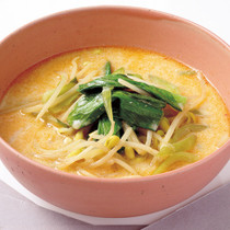 チンゲンサイのピリ辛豆乳スープ