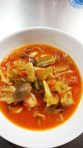 簡単野菜たっぷりトマトスープ♪