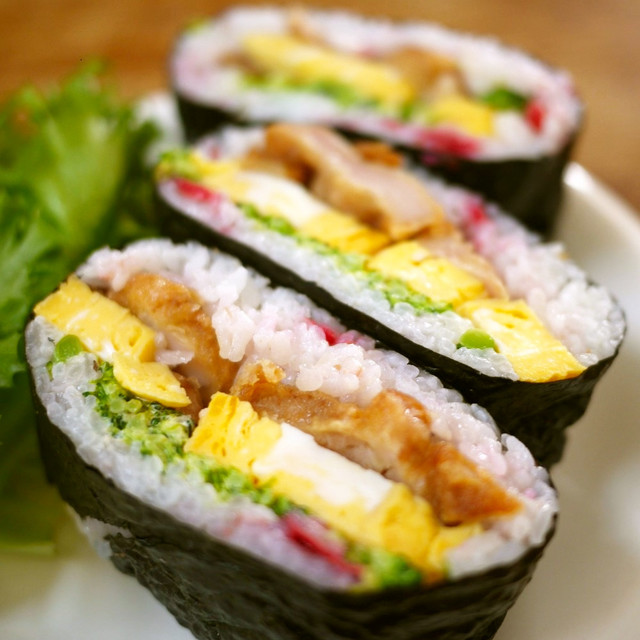 唐揚げと卵 ブロッコリーの梅おにぎらず レシピ 作り方 By おにぎりジャパン クックパッド