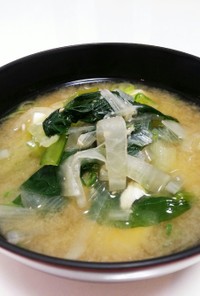 小松菜,長ネギ,大根,豆腐のお味噌汁