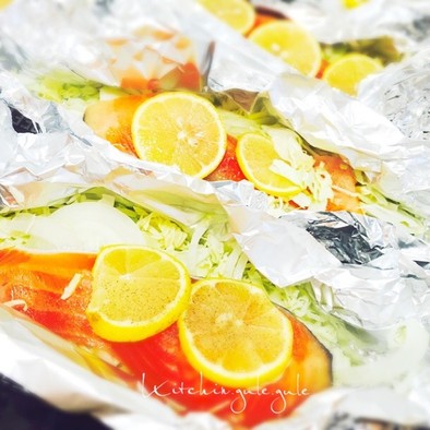 キャベツ&レモンの鮭のホイル焼きの写真