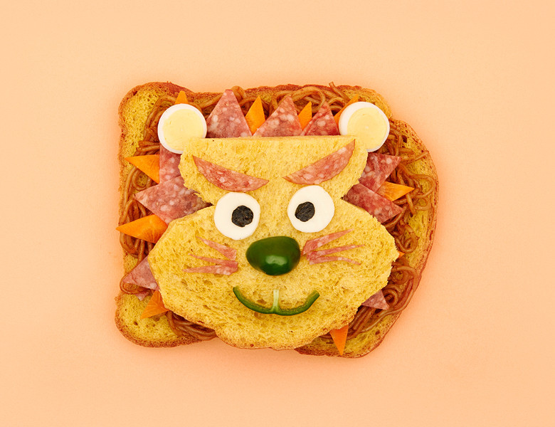 HBでライオンのカレー焼そばサンドイッチの画像