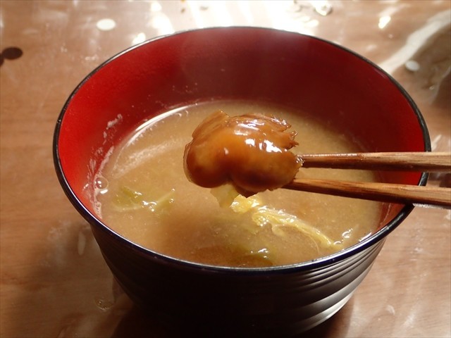 ヌメリスギタケモドキと大根白菜の味噌汁の画像