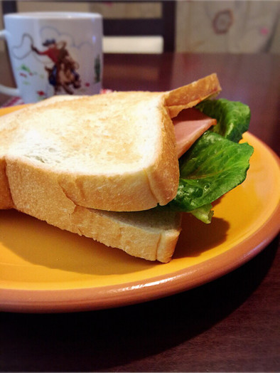 具がこぼれない！パンで袋サンドイッチ☆彡の写真