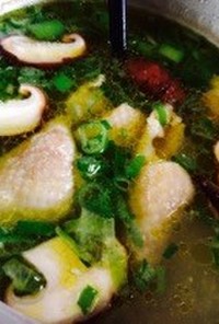 鶏皮で作るスープ(塩麹、生姜)