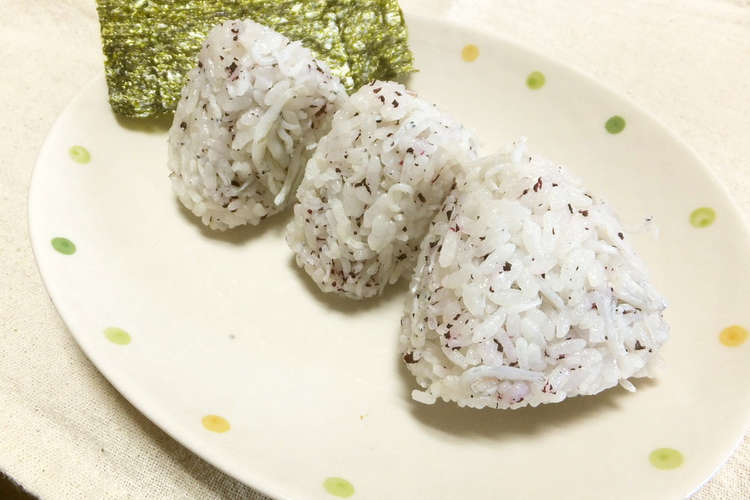 しらす入りゆかりおにぎり レシピ 作り方 By ネコかえる クックパッド 簡単おいしいみんなのレシピが353万品