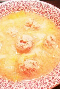 簡単で暖まる！白菜と肉団子の味噌スープ