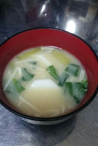 里芋とえのきと小松菜のお味噌汁