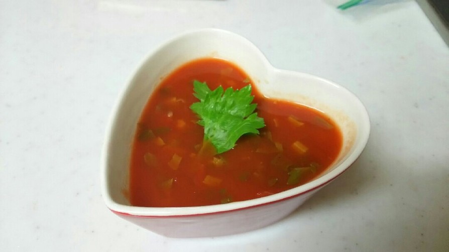 シンプルなセロリのトマトスープの画像