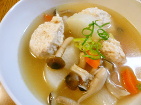ふわふわ鶏団子と大根の中華スープ