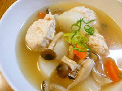 ふわふわ鶏団子と大根の中華スープの写真