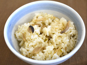 しめじのスープで簡単☆炊き込みきのこご飯