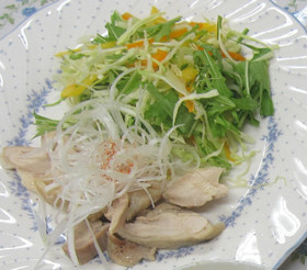 茹で鶏のごまだれ キャベツと水菜添え