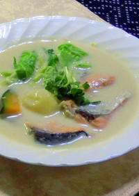 秋鮭の塩麹豆乳スープ