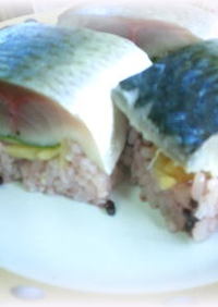 黒米入りご飯の鯖寿司