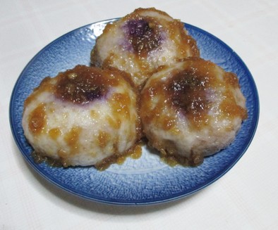 紫さつま芋の餡と長芋の皮の饅頭の写真