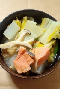 たっぷり野菜と鮭の中華風スープ