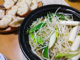 節約にも♪もやしと葱の生姜入りアヒージョ