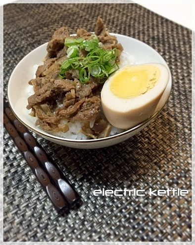大豆のお肉で「魯肉飯(ルーロー飯)」の写真