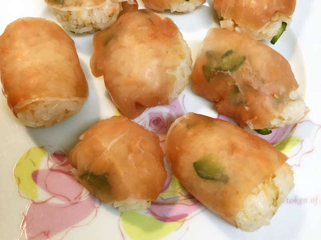 焼き鮭ときゅうりの混ぜご飯 生ハム巻き By きのみとくらげ
