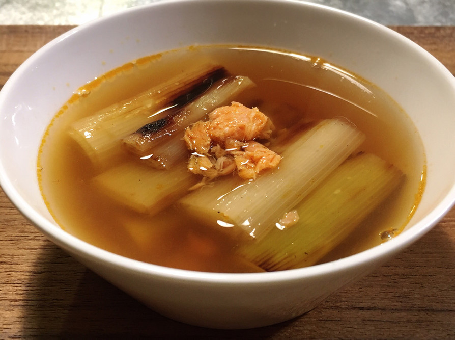 焼き葱と鮭のフレークのコンソメスープの画像