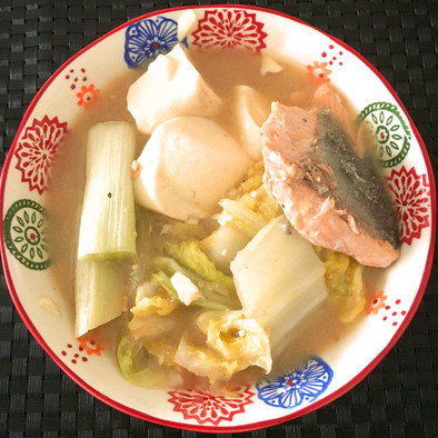 白菜、鮭の味噌煮込みの写真