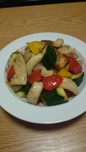 創味シャンタンでイカと野菜の炒め物