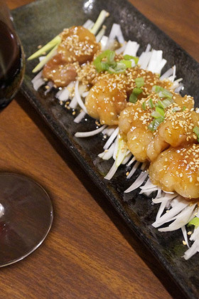 ワインと合う!マイルド味噌タレのもつ焼き