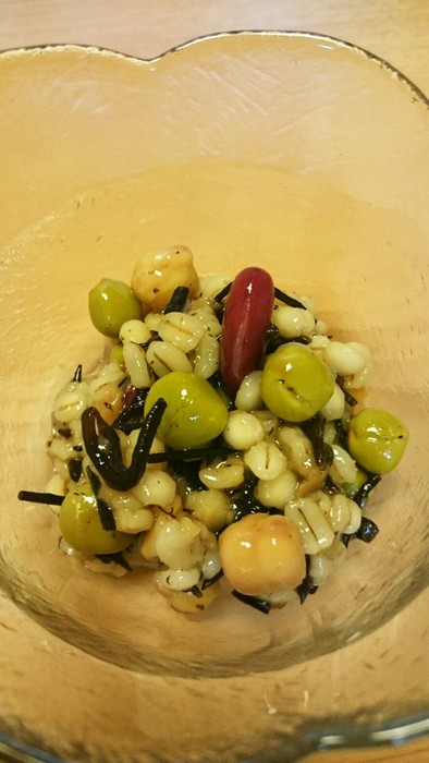 押し麦とヒジキ・豆サラダ(梅味)の写真