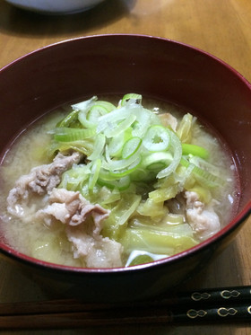 簡単✨豚汁風!豚バラキャベツ味噌汁✨