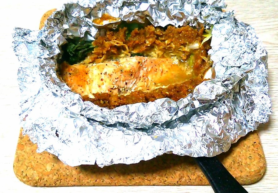 スキレットで秋鮭ホイル焼き。ゴマ味噌味の画像