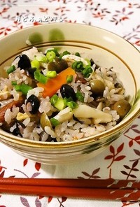 黒豆香ばし✿五目炊き込みご飯
