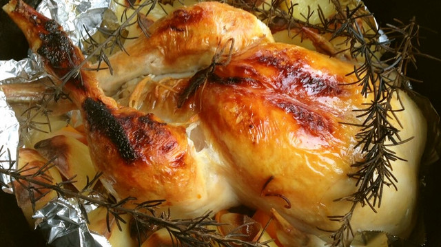 ダッチオーブンで丸鶏 アウトドアに レシピ 作り方 By チームtone クックパッド 簡単おいしいみんなのレシピが359万品