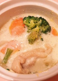 鶏肉と野菜いっぱい豆乳スープ