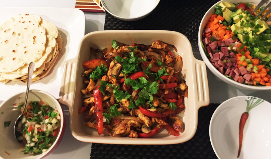 ピリッとしたチキンファヒータのレシピ