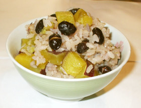 簡単さつまいも黒豆ご飯♪失敗しない炊飯器