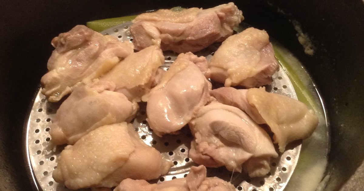 ダッチオーブンで二度美味しい蒸し鶏 レシピ 作り方 By チームtone クックパッド 簡単おいしいみんなのレシピが359万品