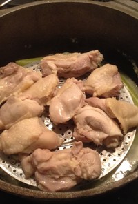 ダッチオーブンで二度美味しい蒸し鶏