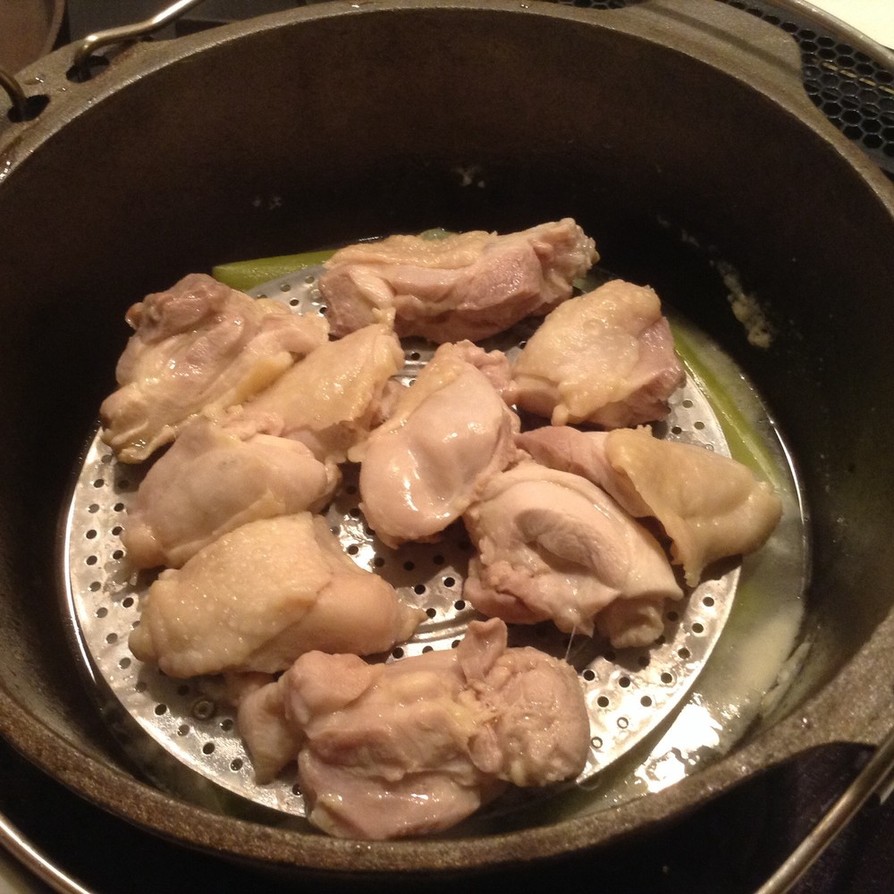 ダッチオーブンで二度美味しい蒸し鶏の画像